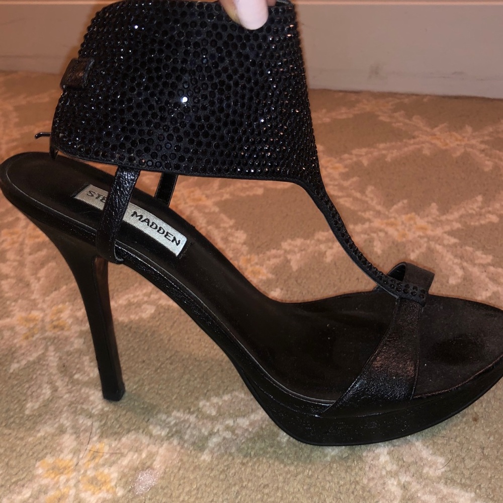 STEVE MADDEN T STRAP HEELS